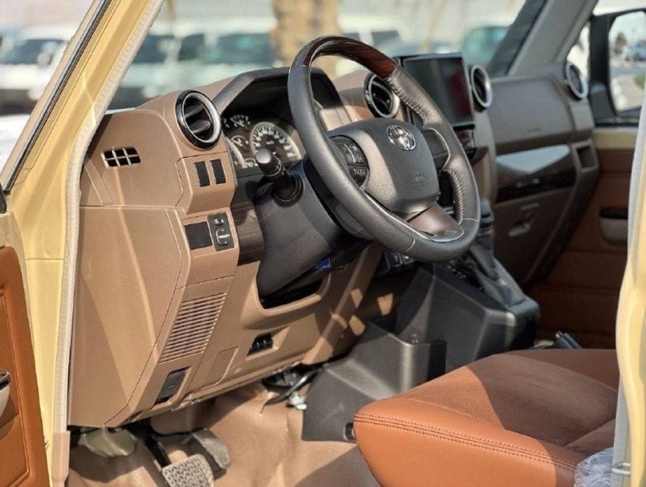 Toyota Land Cruiser Pick Up LC79 D/C 4.0L PTR A/T // 2024 // FULL OPTION WITH COOLBOX , LEATHER SEATS // SPECIAL OFFER // BY FOR