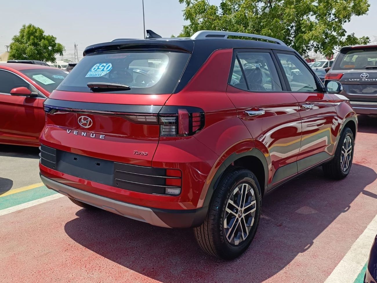 Hyundai Venue PREMIER PLUS TURBO DUAL TONE / 1.0L V4 / SUNROOF/ FULL OPTION (CODE # VEN10AF)