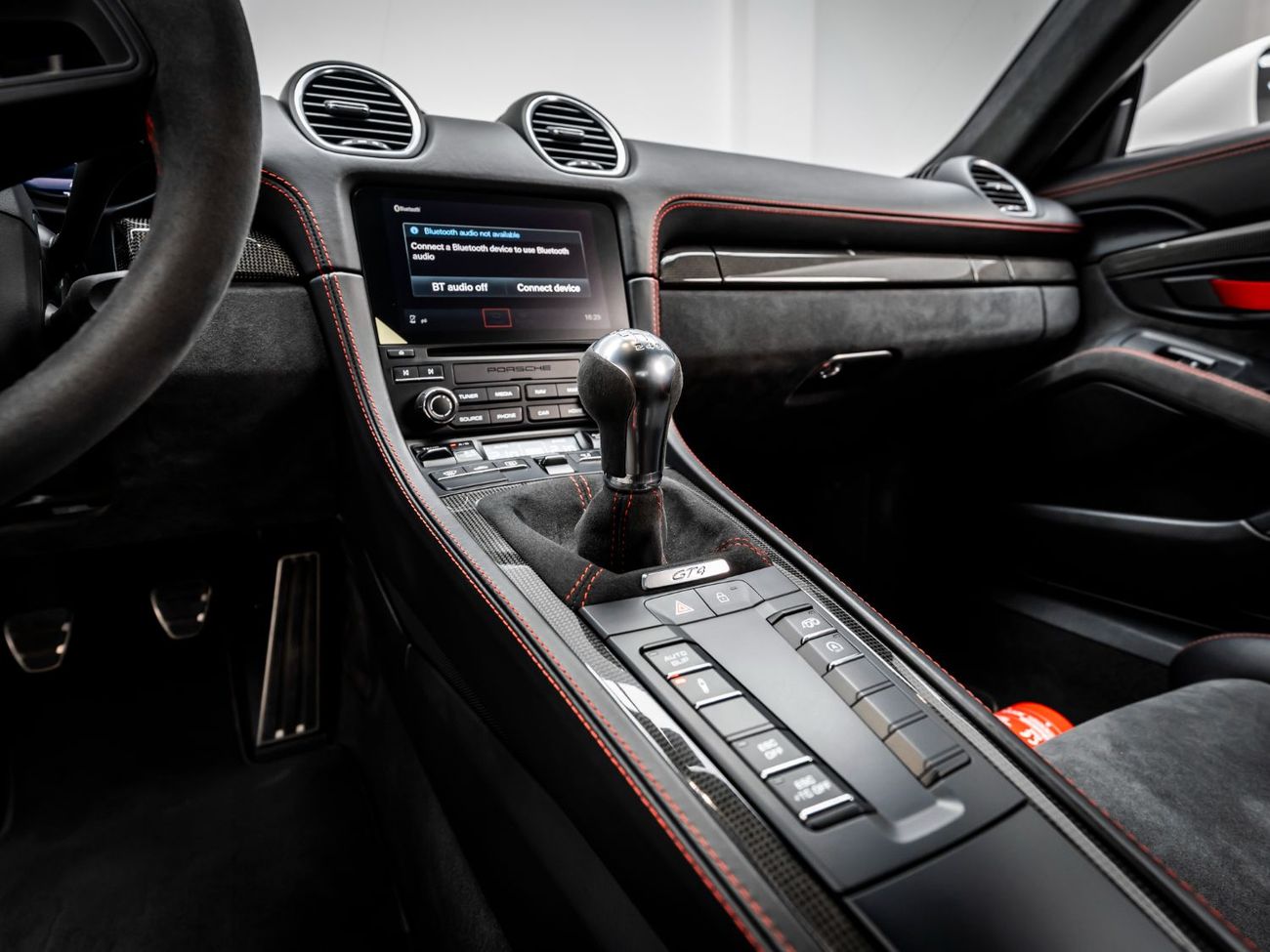 بورش كايمان 718 GT4 4.0L (414 HP) M/T