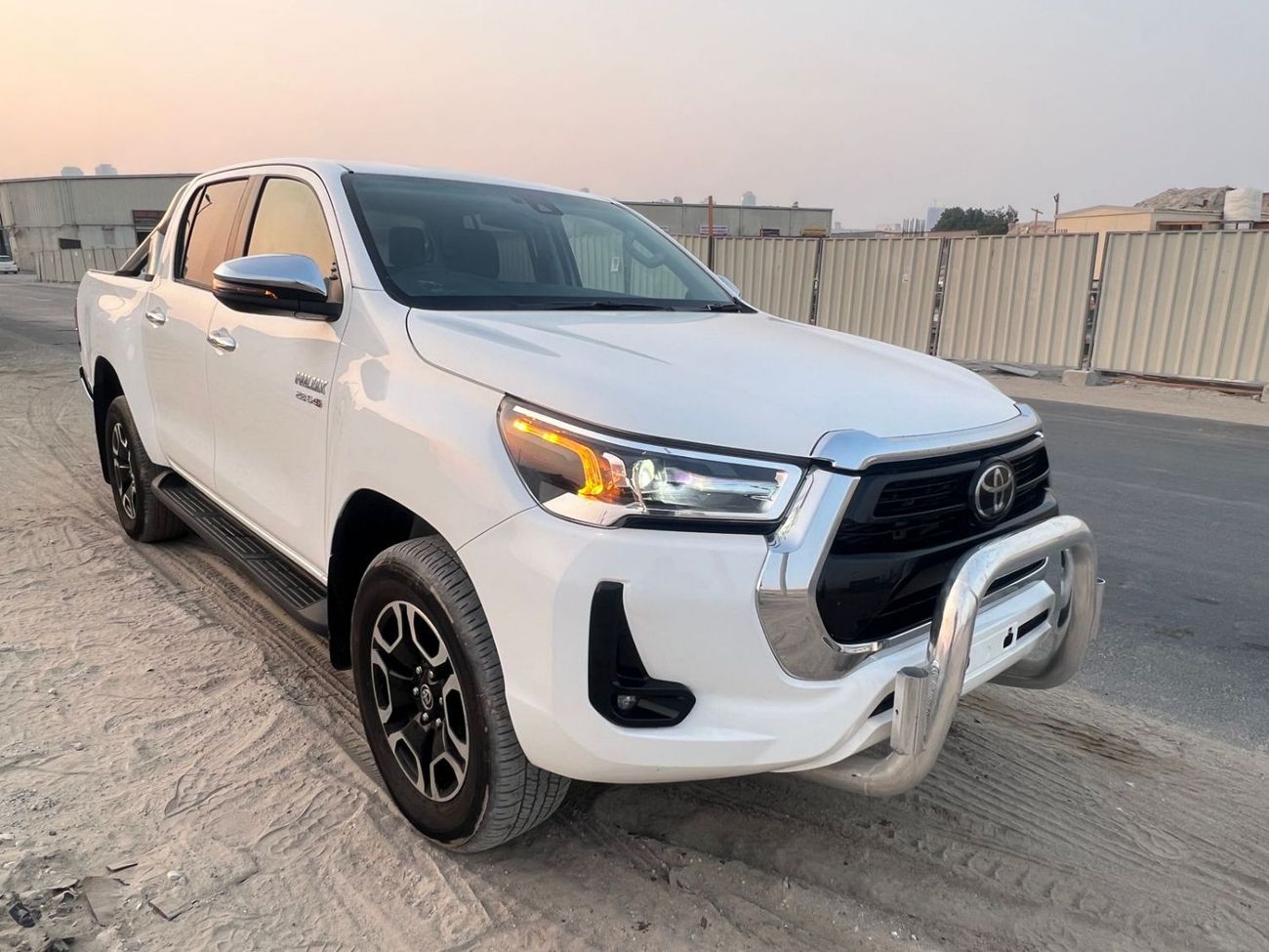 Toyota Hilux DIESEL 2.8 LITER ,RHD ,PUSH START ,AUTO TRANSMISSION