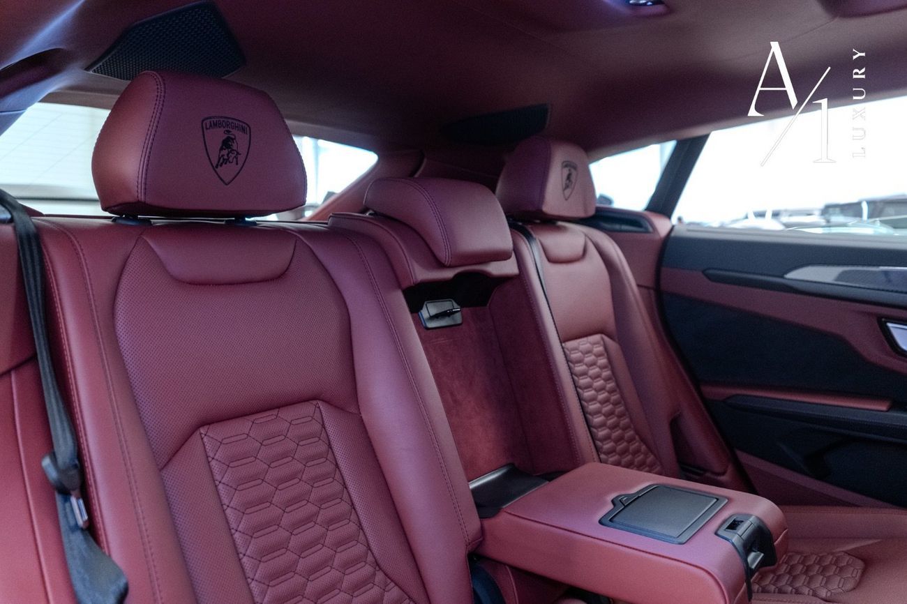 لامبورغيني اوروس 2022 Lamborghini Urus, Two-Tone, MANSORY Kit, Excellent Condition, CarbonFibre Package, GCC Spec