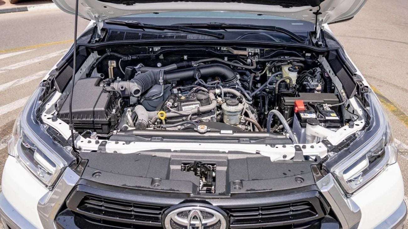 Toyota Hilux Toyota Hilux MT Sr5 2.7L petrol 2025 four wheels drives  4X4