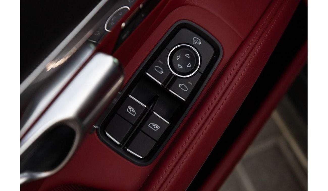 بورش كايمان 718 Porsche 718 Cayman Style Edition 2024 GCC under Agency Warranty with Flexible Down-Payment.