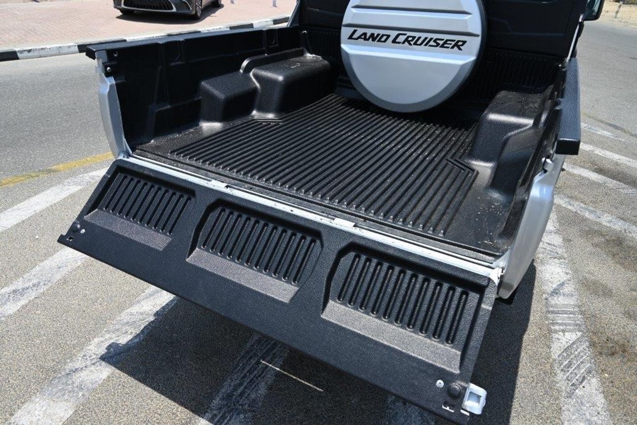 Toyota Land Cruiser Pick Up Double Cab V8 4.5L Diesel MT with Front / Rear Diff Lock, Black Wheels, Winch