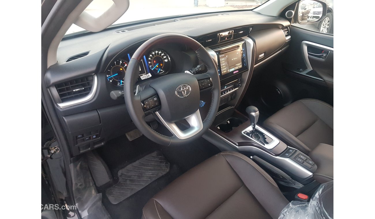 Toyota Fortuner SR5 4.0L V6 4x4 with Leather Seats