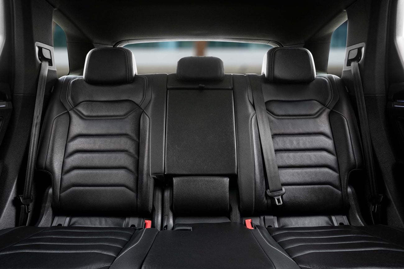 فولكس واجن طوارق Touareg R-Line | 3,134 P.M | 0% Downpayment | ONE OWNER!