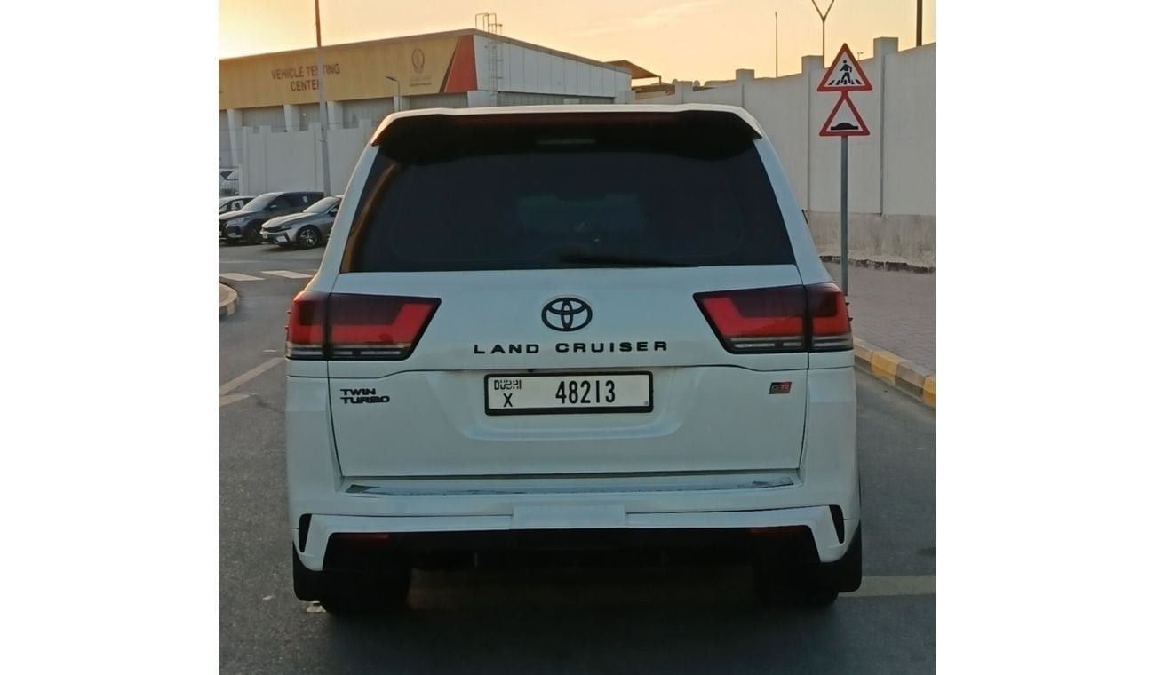 Toyota Land Cruiser 2010 vxr v8 change 202 Gr