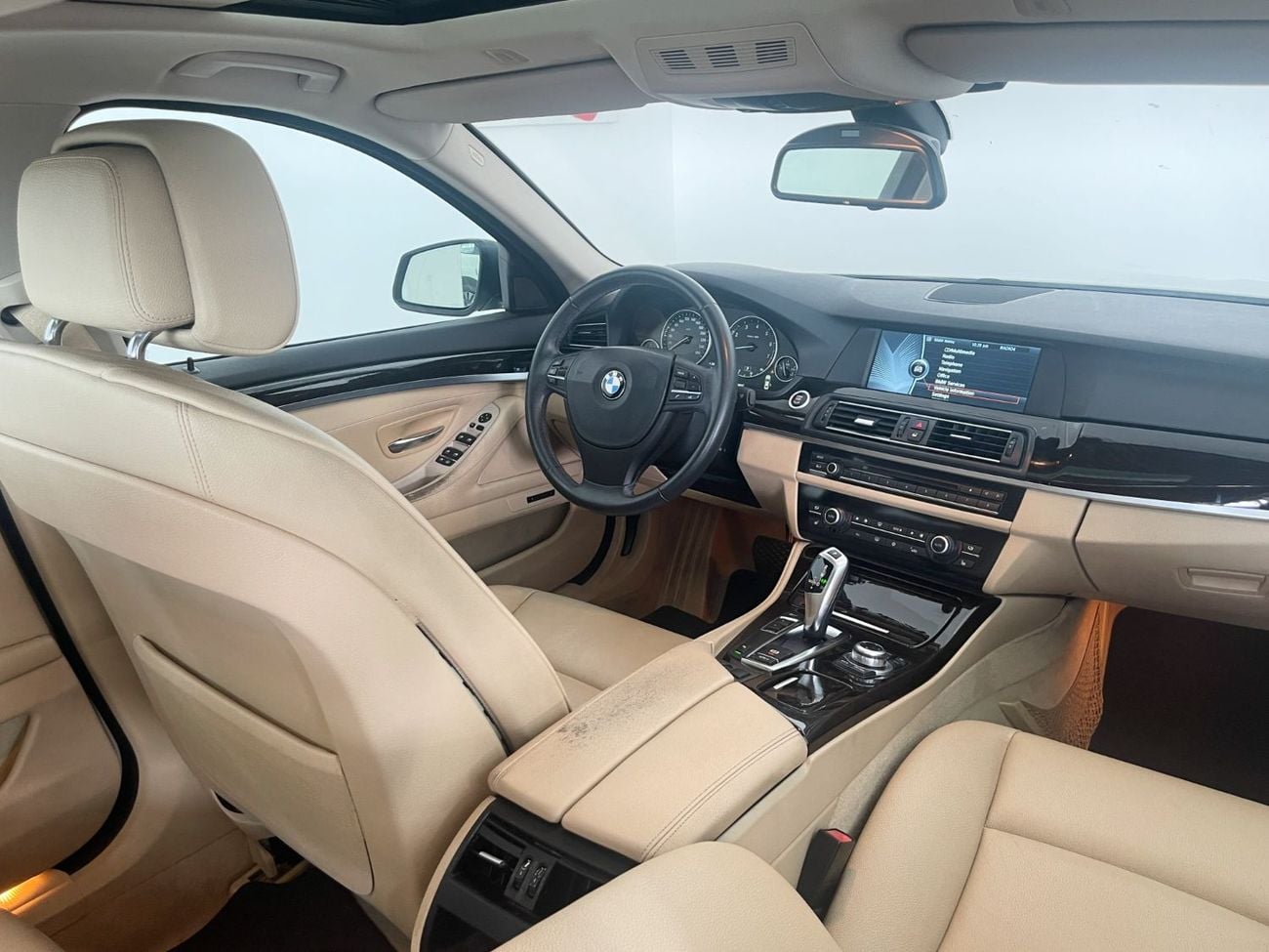 بي أم دبليو 528i EXECUTIVE 3L-6CYL 240HP JAPANESE SPECIFICATION