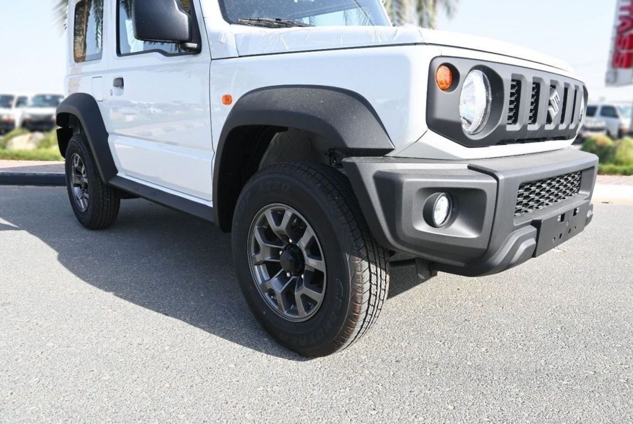 سوزوكي جيمني سوزوكي جيمني موديل 2024 بنزين 1.5 لتر ناقل الحركة يدوي ابيض من الخارج اسود من الداخل