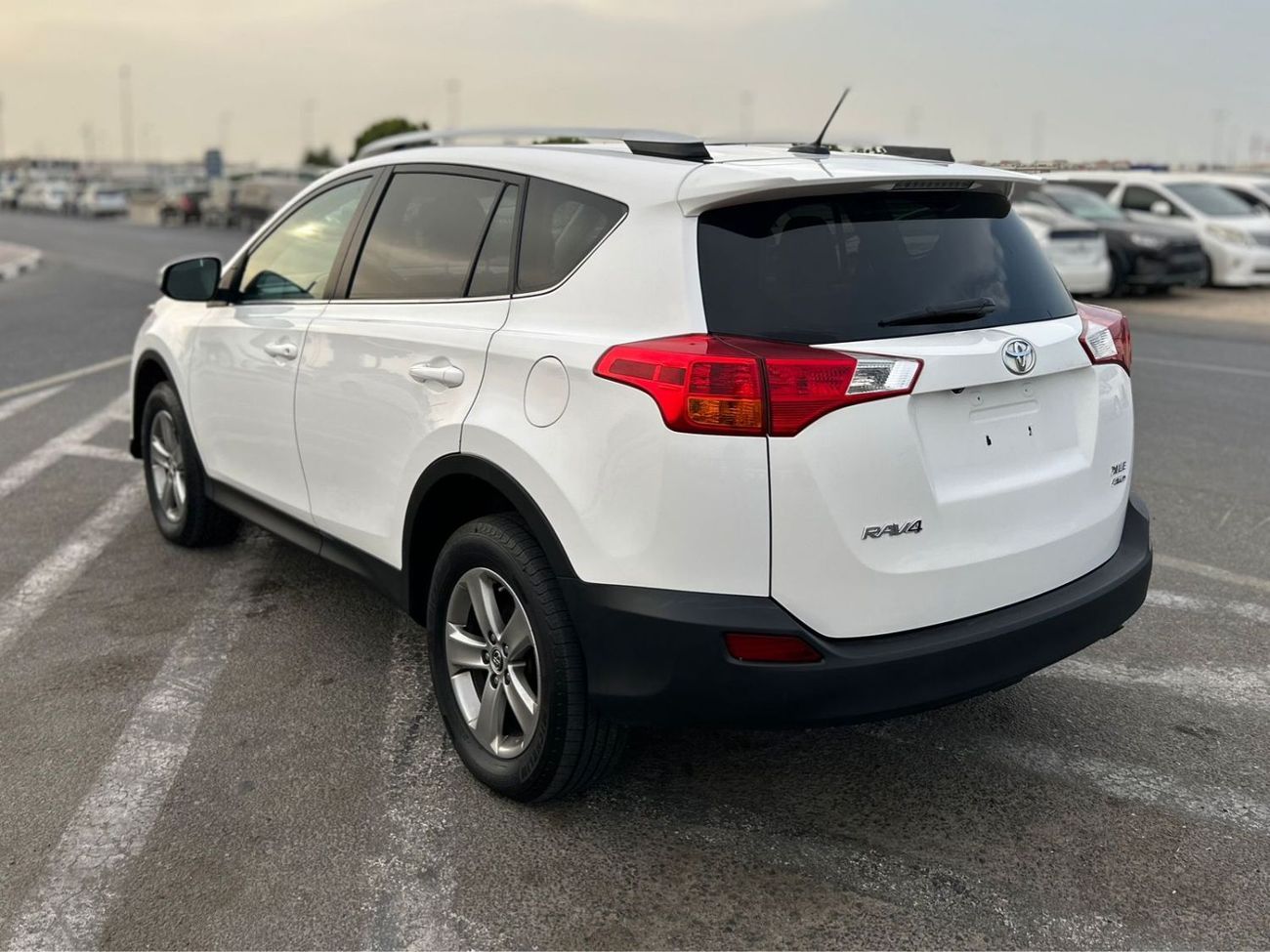 Toyota RAV4 2015 Toyota Rav4 2.5 L V4 Rear Camera - Sunroof - Leather Seat //