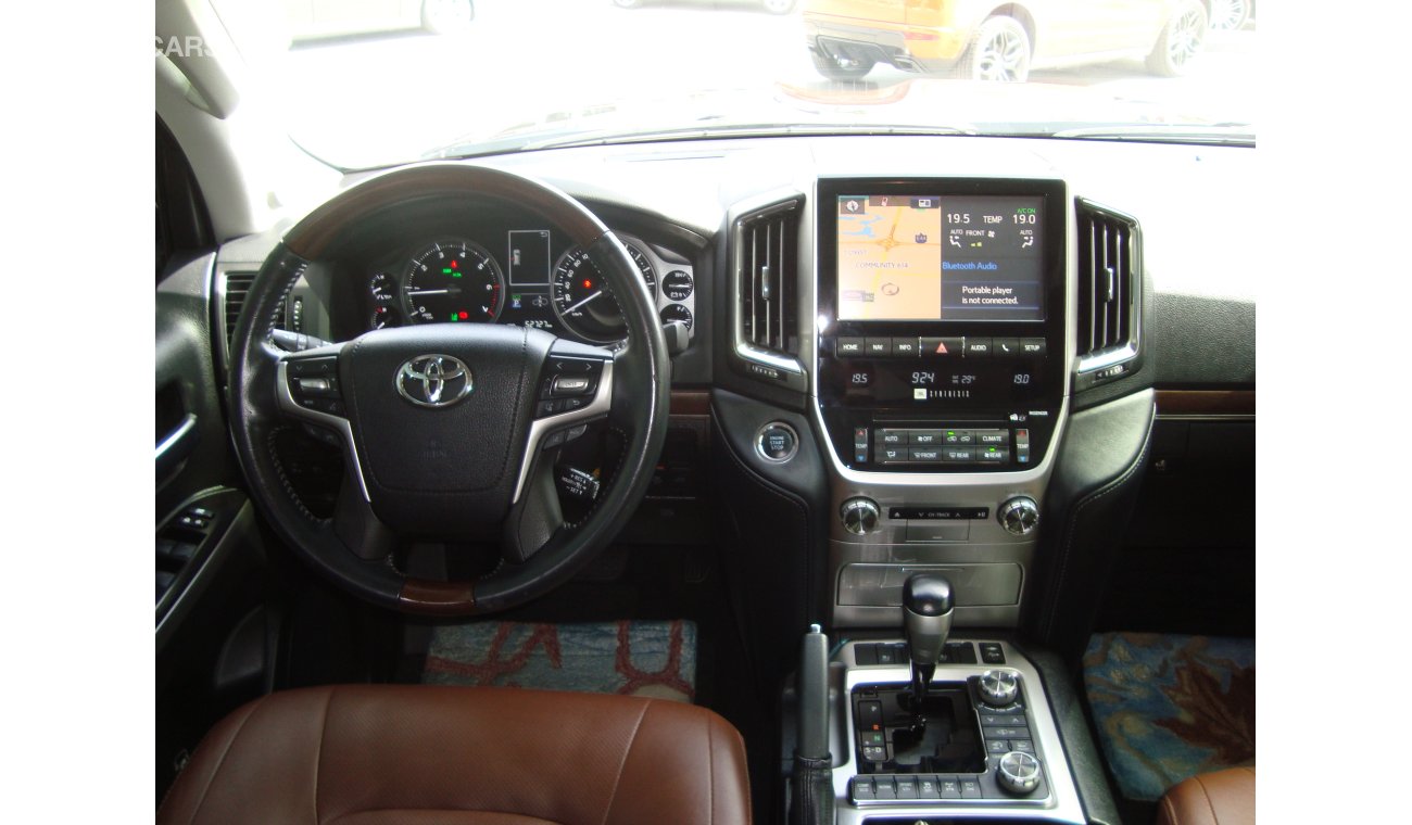 Toyota Land Cruiser VXR 5.7