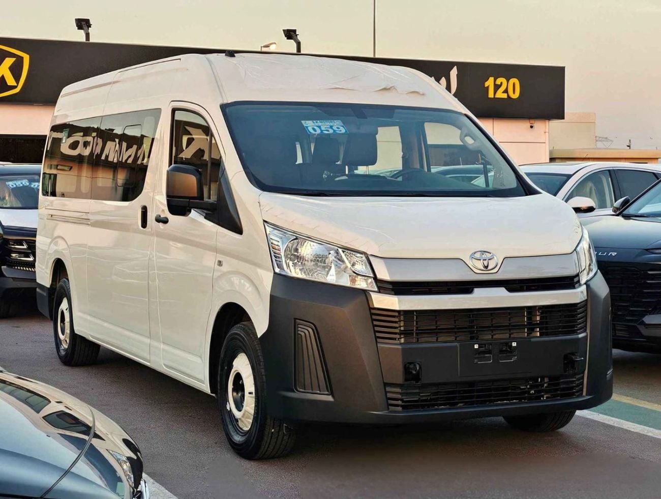 Toyota Hiace GL DX PASSENGER | 3.5L V6 A/T PETROL | DUAL HEATER | DVD CAMERA (CODE# HR3ADA)