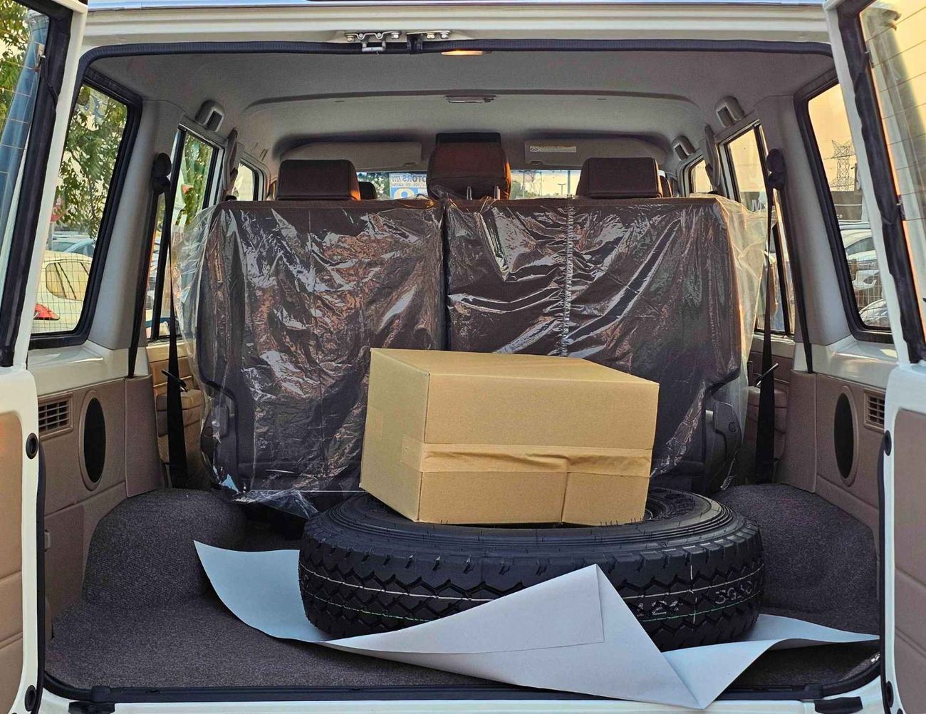 تويوتا لاند كروزر 70 LC76 LX /4.0L PETROL V6 M/T / CHROME HANDLE & MIRRORS / REAR CAMERA (CODE # 76PME)