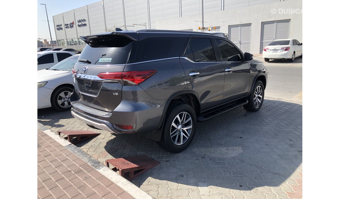 Toyota Fortuner V6