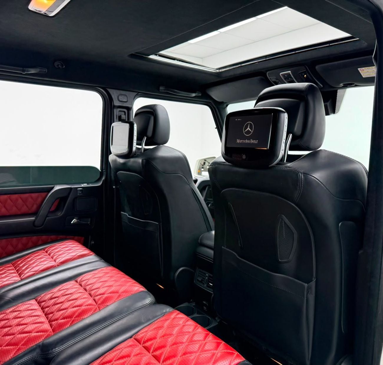 مرسيدس بنز G 63 AMG STANDARD 2015 Mercedes-AMG G63, Service History, Excellent Condition , GCC Specs.