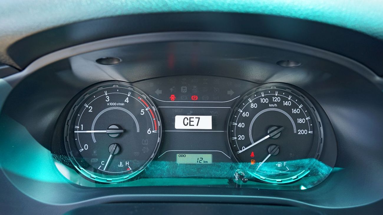 تويوتا هيلوكس 2.4L GLX - 4x4 Manual Transmission | Single Cabin with Bed Liner | D-4D | GCC