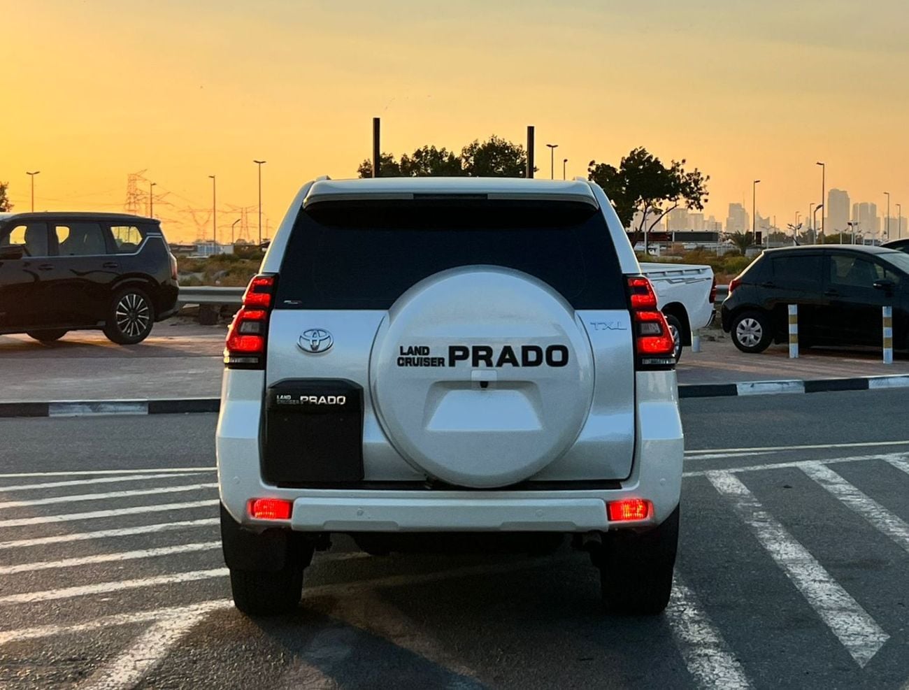 Toyota Prado 2019 Toyota Prado TXL 4.0L V6 Full Options - AWD 4x4  GCC- Electric Seat - Rear CAM & Sensors - Cool