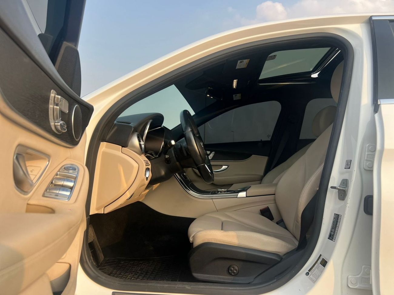 مرسيدس بنز C 300 2021 Mercedes Benz C300 4Matic - 2.0L V4 AWD- Full Option - 360* CAM - Radar & Sensors - Sunroof