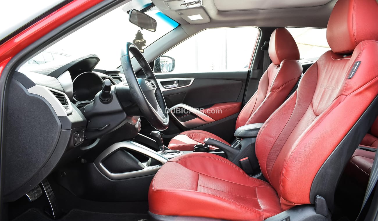 Hyundai Veloster 2015 Model Gulf specs Full options panorama roof DVD camera leather interiors