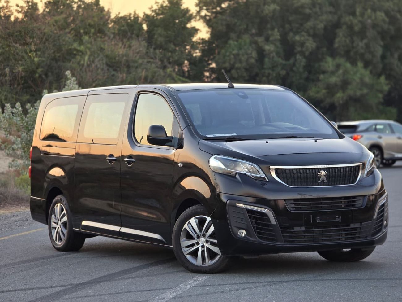 Peugeot Traveller PEUGEOT TRAVELLER VIP DIESEL 2020 2KEYS // FULL OPITION // ORGINAL PAINT