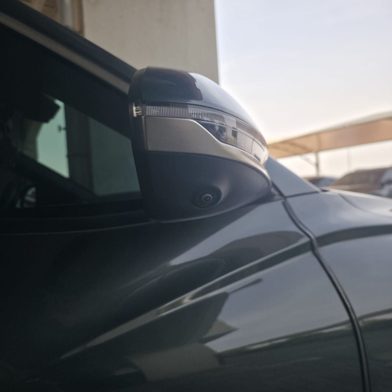 Hyundai Tucson PREMIUM PLUS An olive green car.