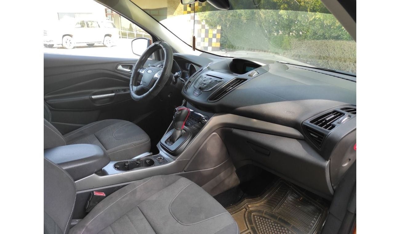 Ford Escape Ford Escape 2015 Gcc full automatic