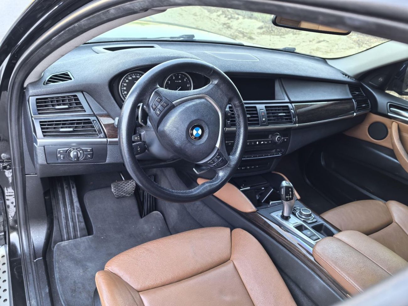 بي أم دبليو X6 50i Exclusive 4.4L