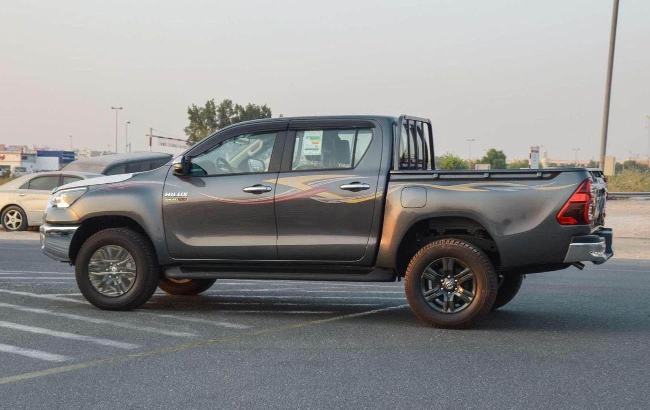 تويوتا هيلوكس SR5 2.4L 4WD DIESEL PICKUP 2026