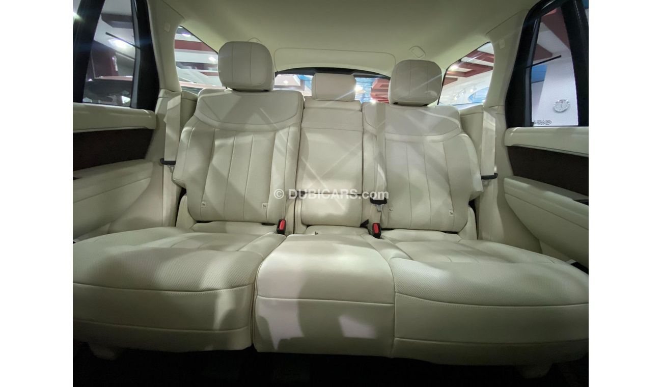 Land Rover Range Rover BRAND NEW GCC SPEC UNDER WARRANTY AND SERVICE CONTRACT
