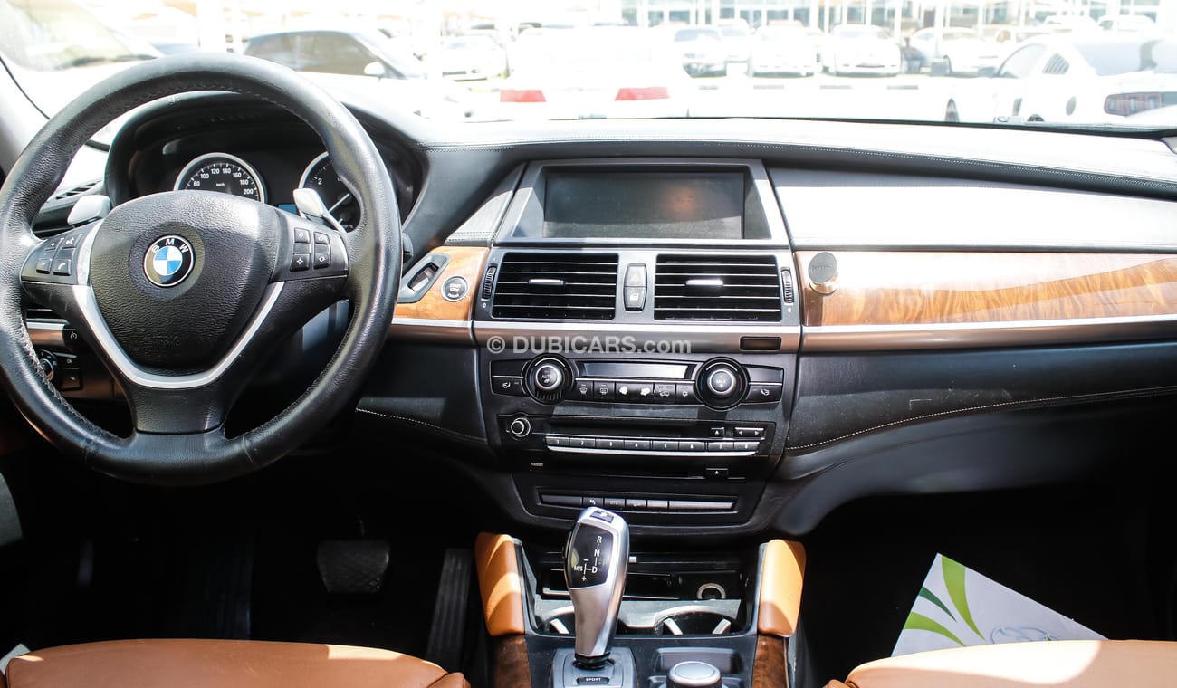 BMW X6 2009 Model Gulf specs 5.0 ltr Full options car very good condition