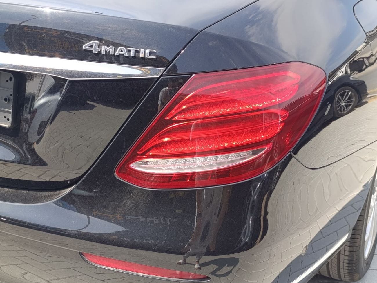 مرسيدس بنز E300 Premium + 2.0L