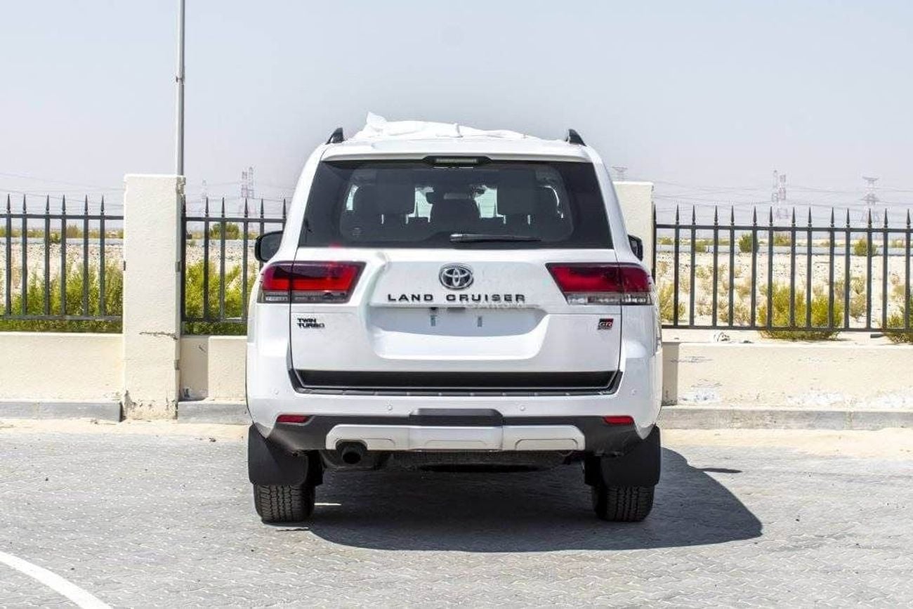 تويوتا لاند كروزر 2026 Toyota Land Cruiser GR-S 3.5L Petrol Twin Turbo AT (White-Red)