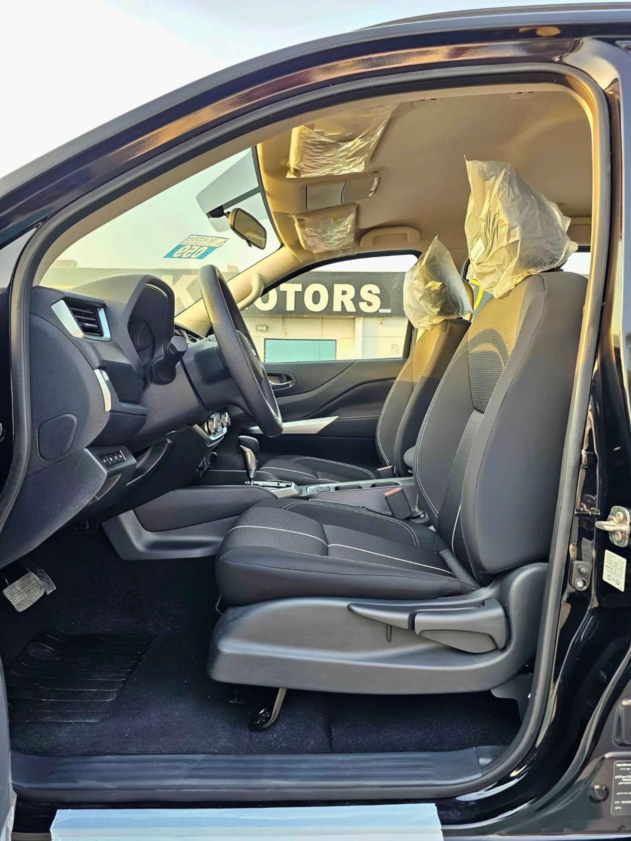 Nissan X Terra SE 7 SEATS / 2.5L PETROL V4 / LEATHER SEATS / PUSH START / 4WD (CODE # 69096)