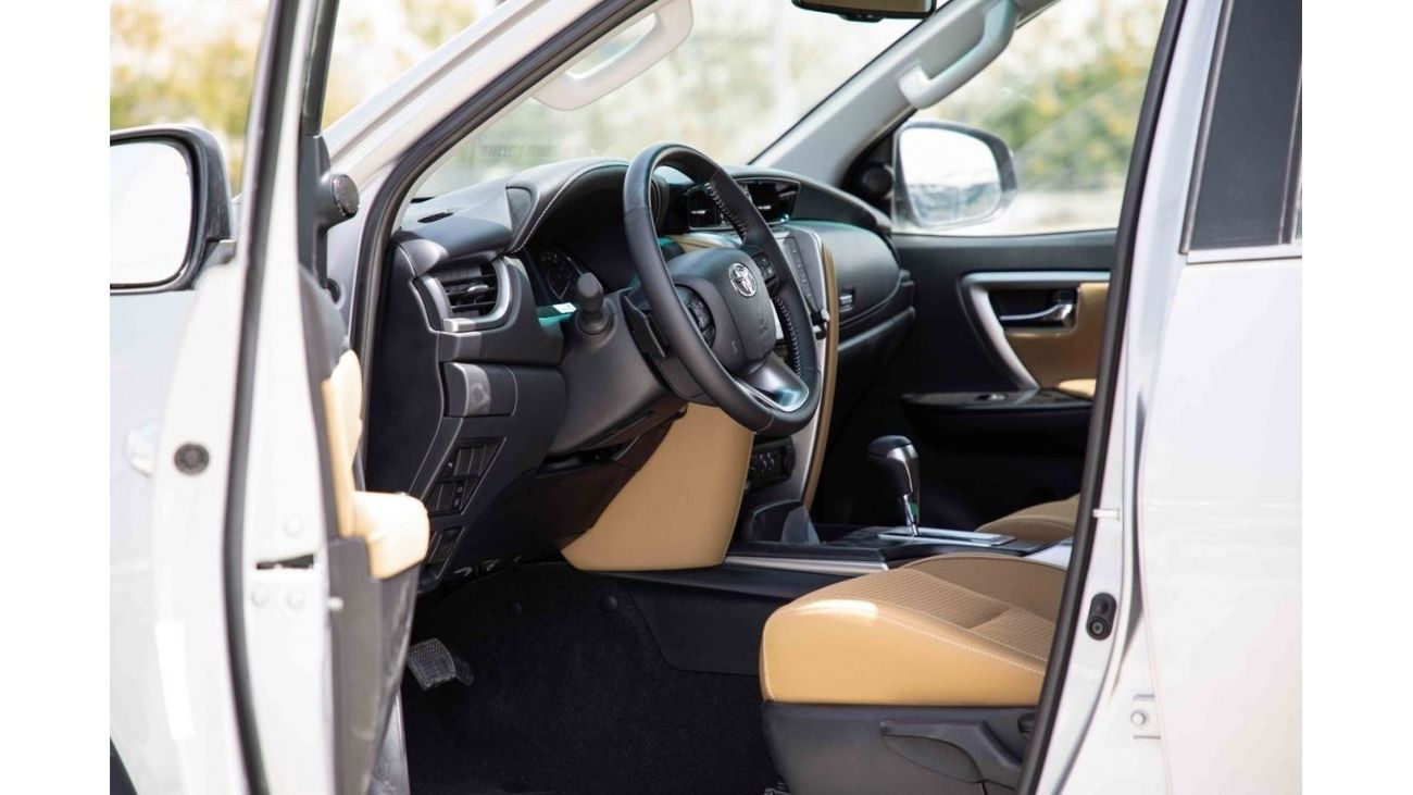 Toyota Fortuner 2023 Toyota Fortuner 4X4 2.8 18'I AL - Silver inside Chamois | Export Only