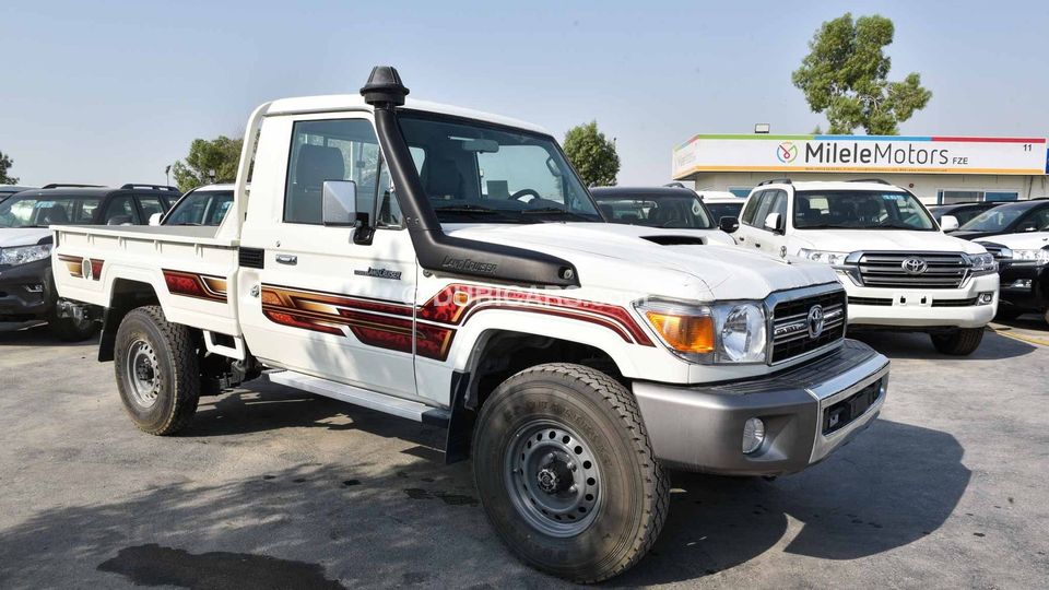 Toyota Land Cruiser Pickup V8 4.5L Diesel for sale: AED 118,000. White