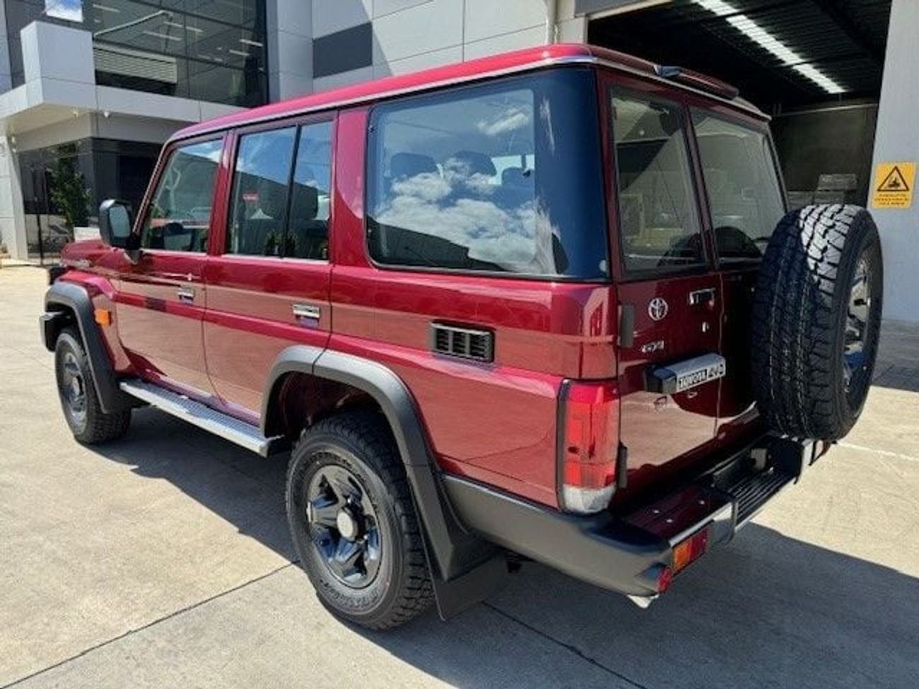 تويوتا لاند كروزر 70 AUTO DIESEL 2.8