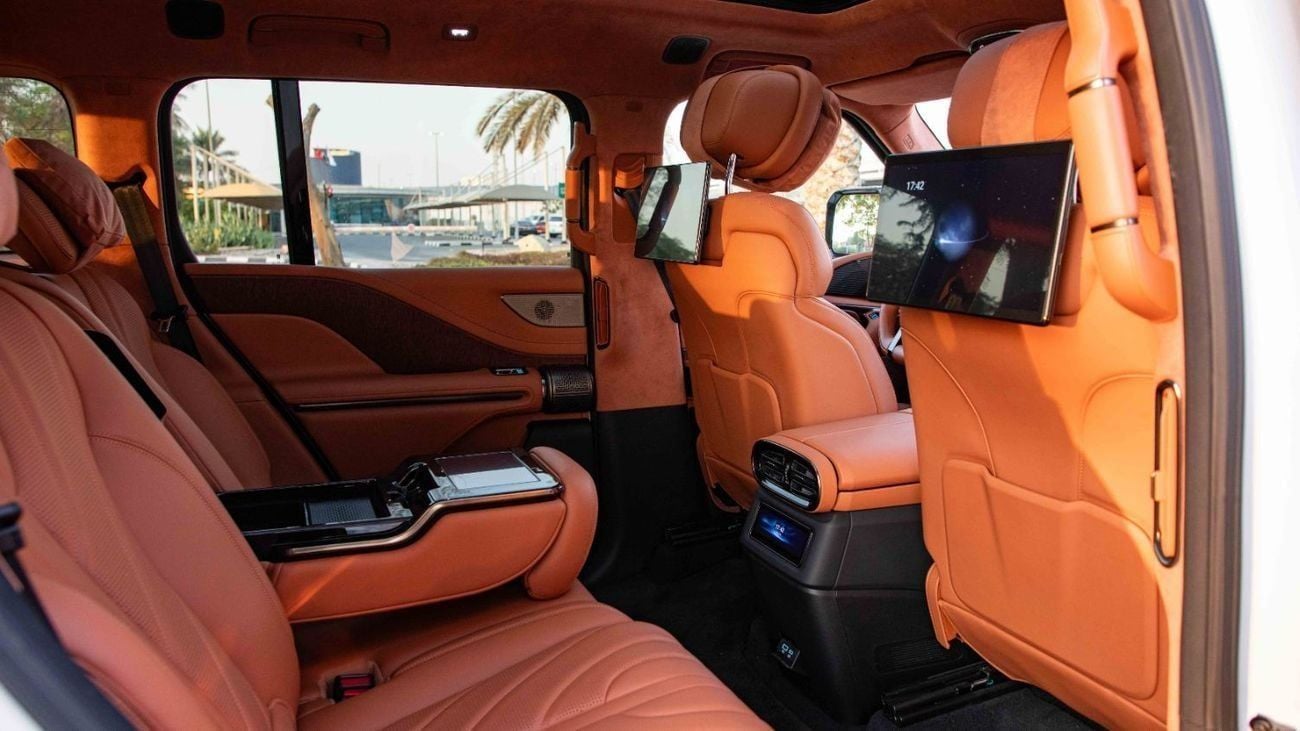 Yangwang U8 DM-i PREMIUM EDITION | 22" Alloy with Float Mode | 2025 | For Local Registration +10%