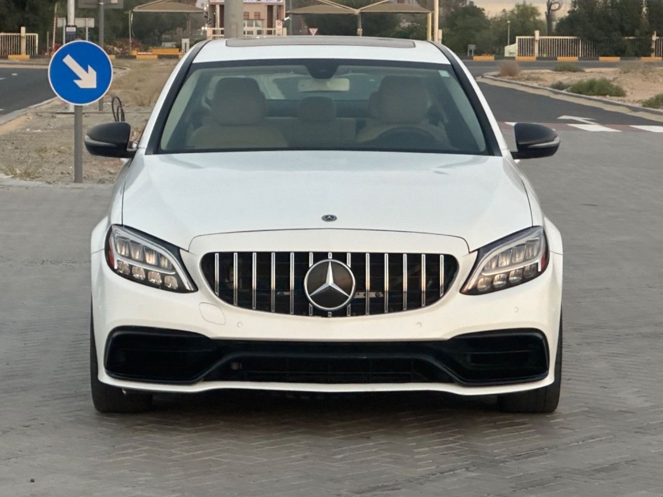مرسيدس بنز C 300 AMG Pack 2.0L