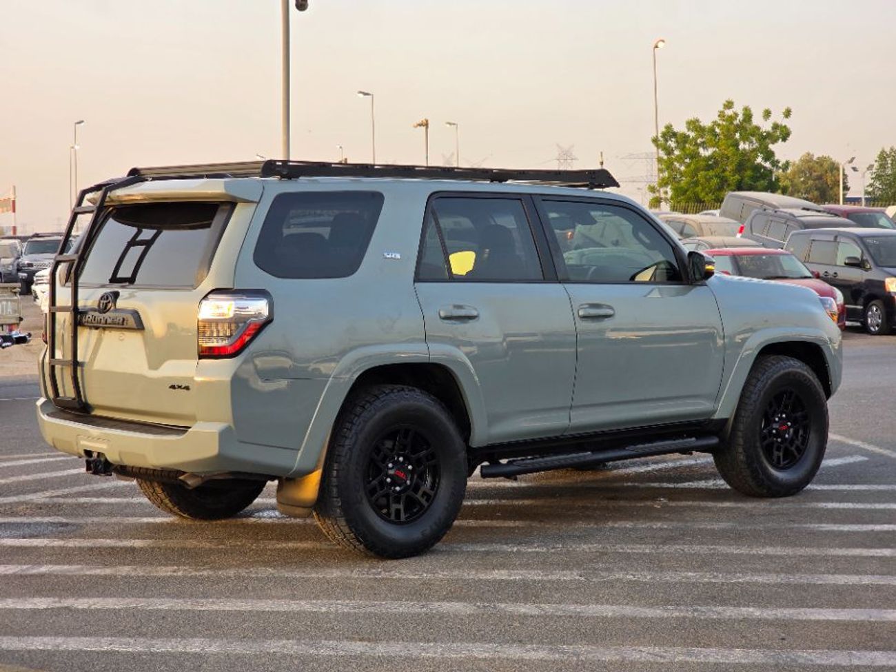 تويوتا Runner4 2022 Model Full option sunroof, 360 camera, 7 seater and 4x4