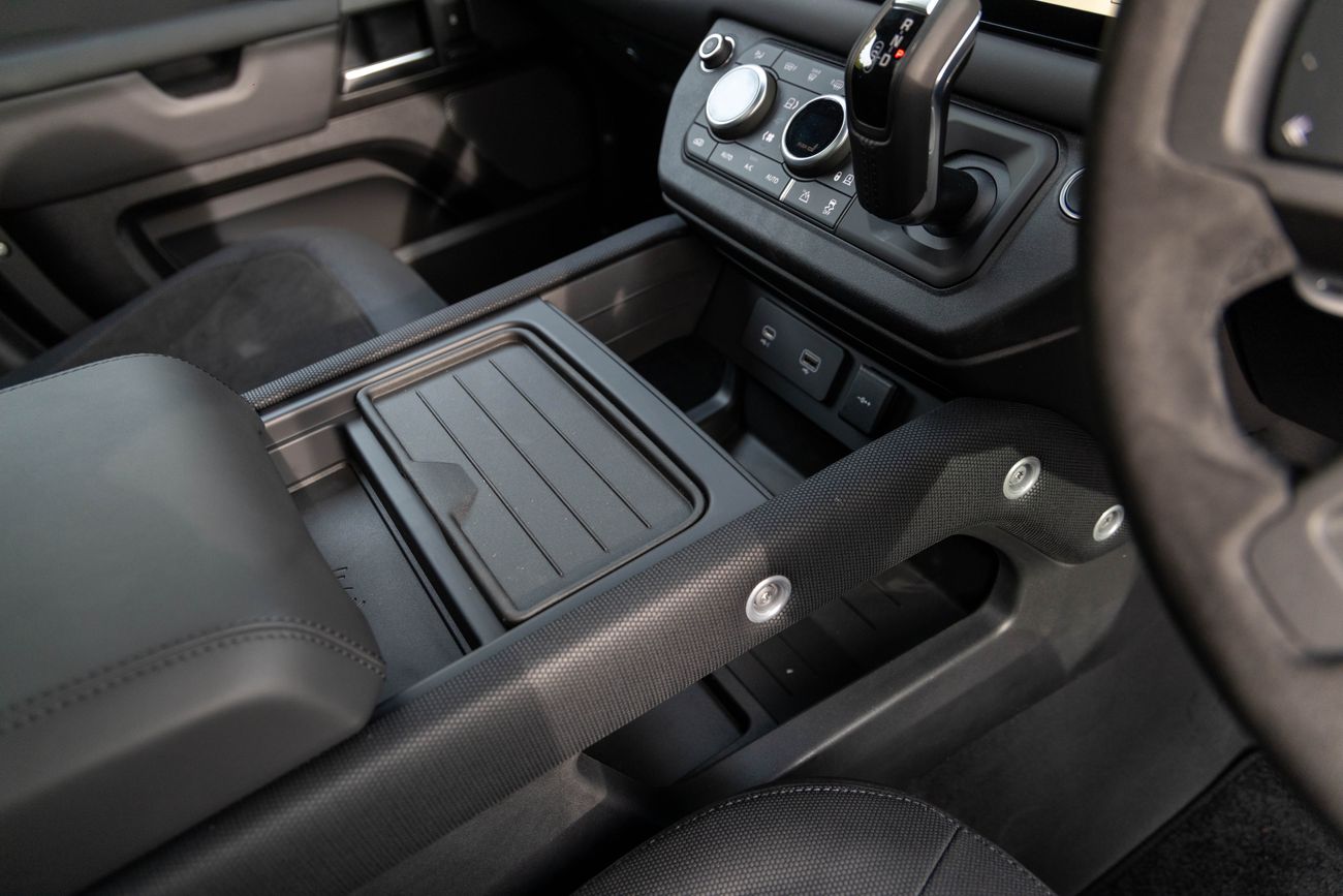 Land Rover Defender 110 DEFENDER V8 RHD