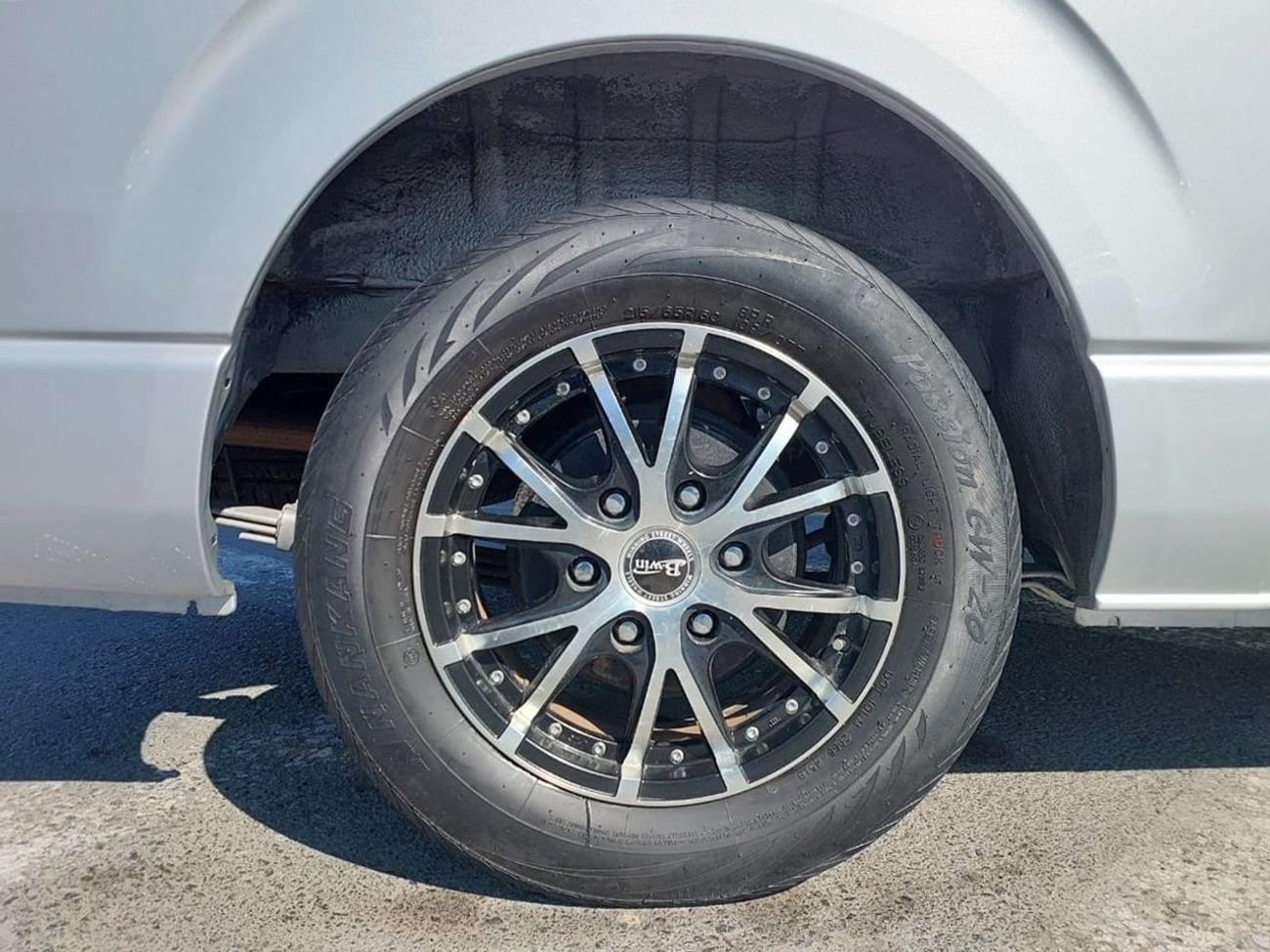 Toyota Hiace TOYOTA HIACE VAN RHD 2011 MODEL 3.0 L DIESEL AUTOMATIC(PM010795)