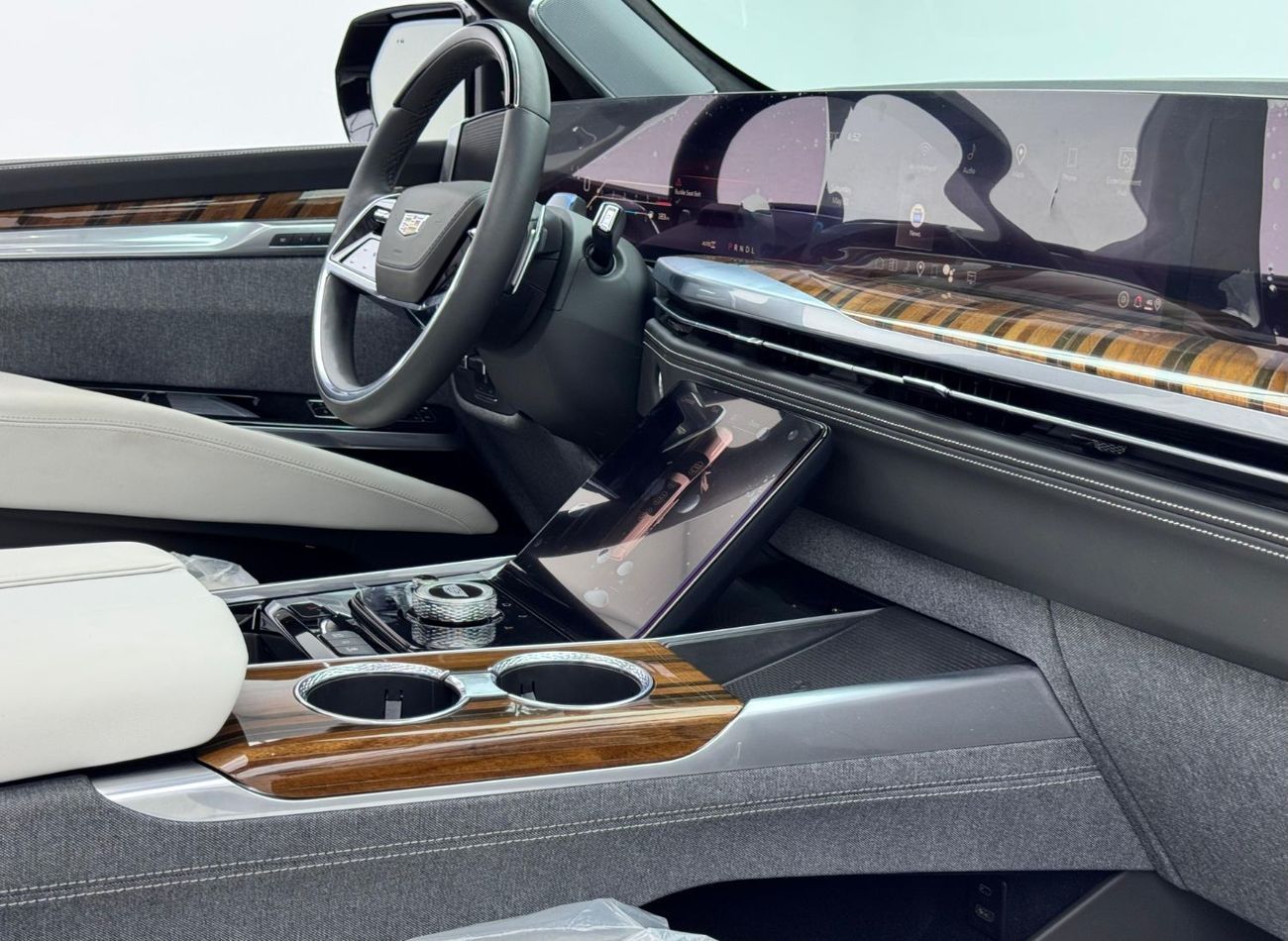 Cadillac Escalade Sport Platinum 6.2L 4WD 2025 Cadillac Escalade Sport Platinum, 5 Years Cadillac Warranty + Service C