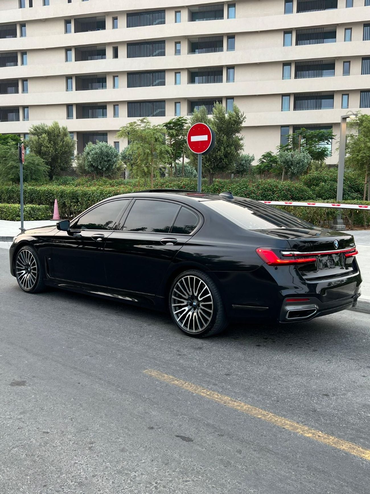 BMW 740i