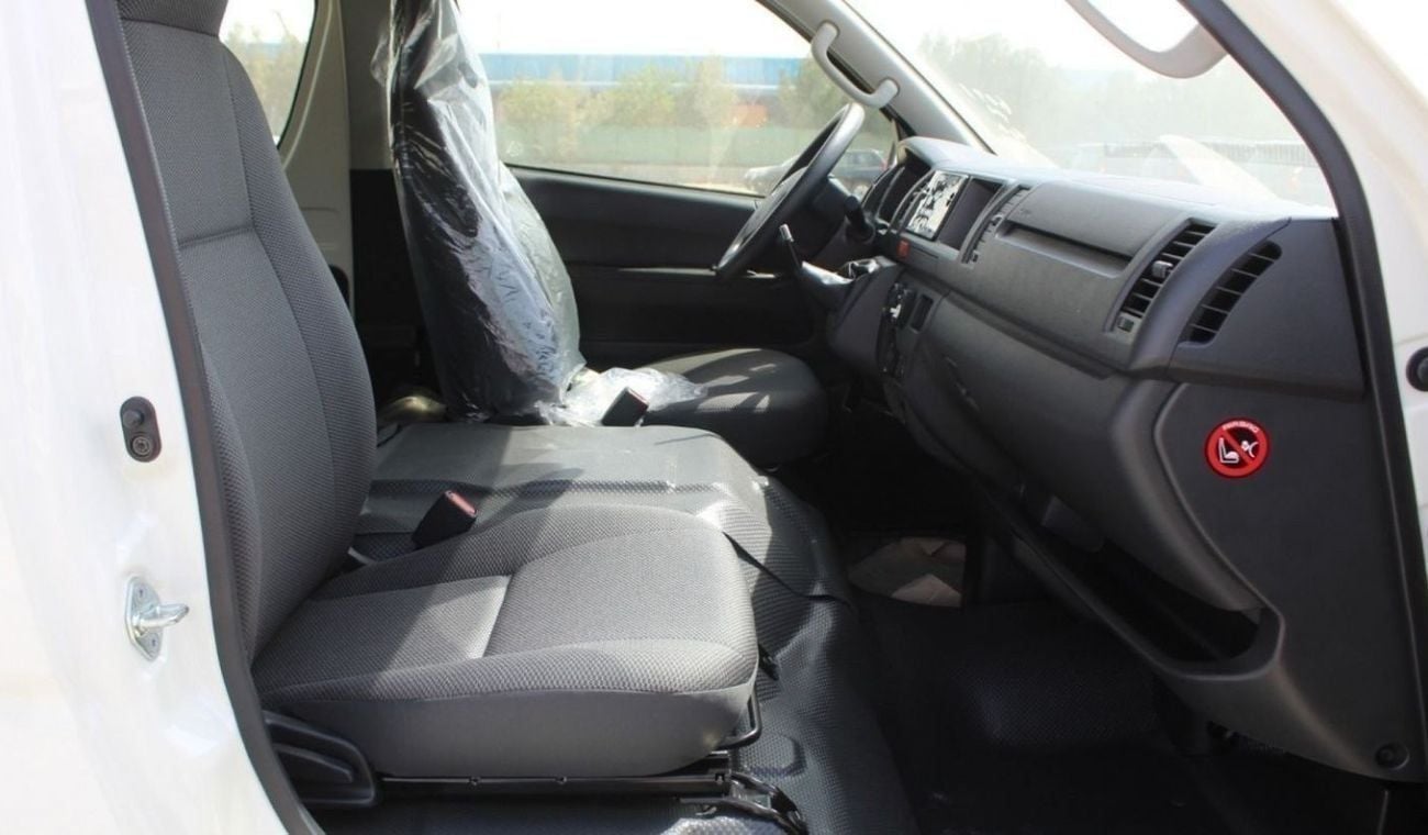 تويوتا هاياس DLS - STD ROOF HIACE 2.5L 15 SEATER AC H.ROOF