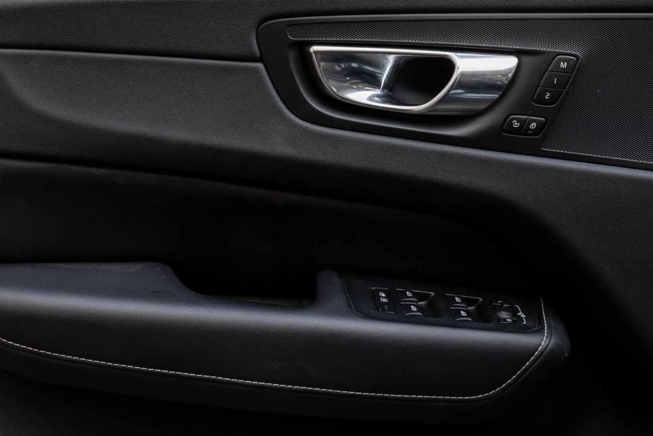 Volvo XC60 R-DESIGN | 1,958 P.M | 0% Downpayment |