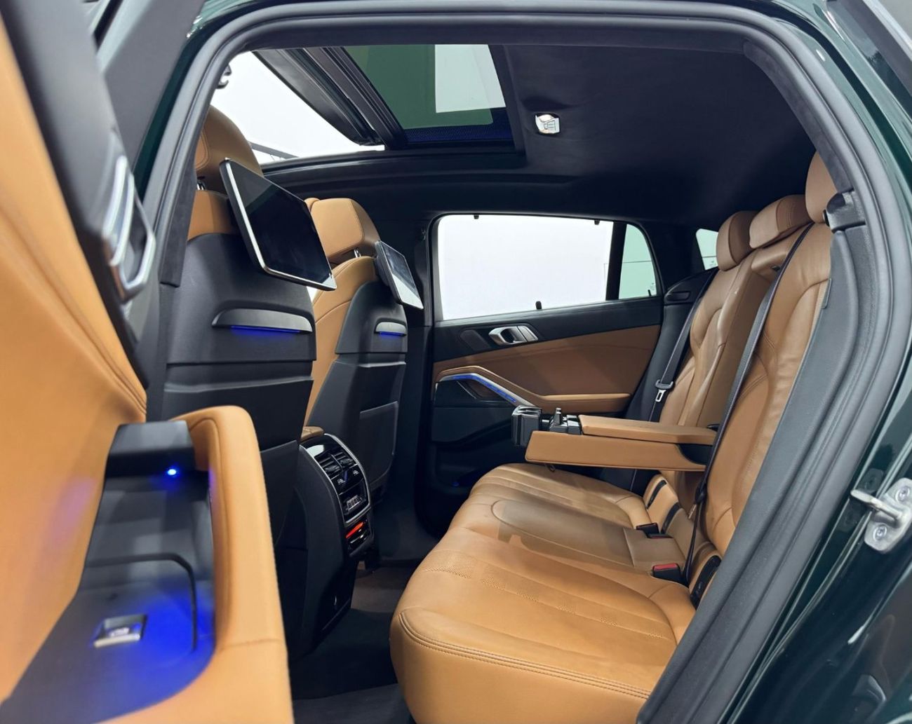 بي أم دبليو X6 M60i 4.4L  2022 BMW X6 M60i M-Sport, 2025 BMW Warranty + Service Pack, Full Options, Very Low Kms, G