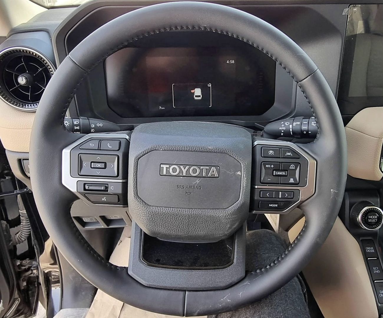 تويوتا برادو TOYOTA PRADO 2.4L PETROL WITH RADAR MY 2025