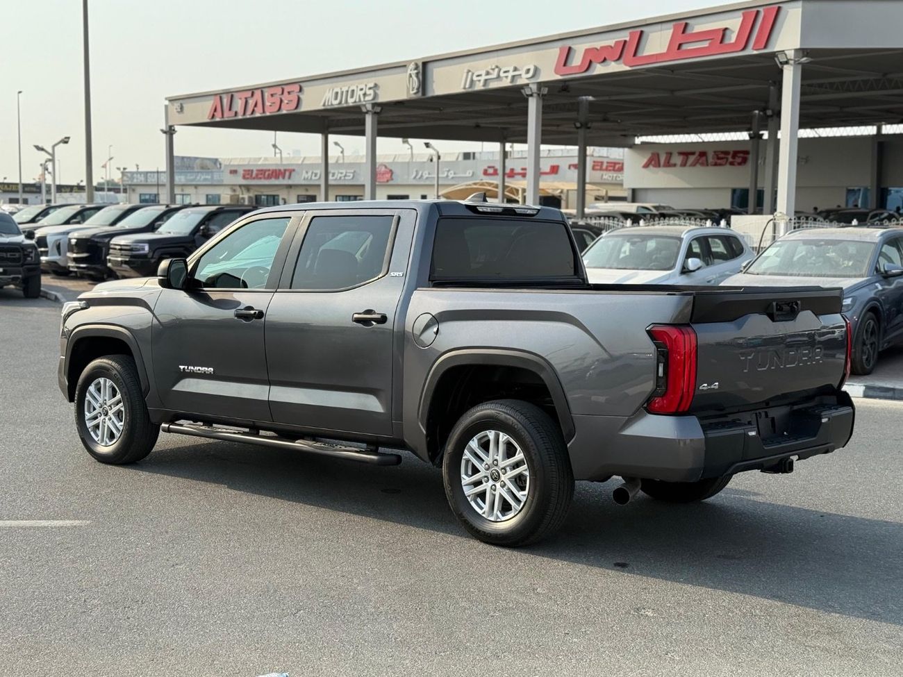 Toyota Tundra 4WD 2024