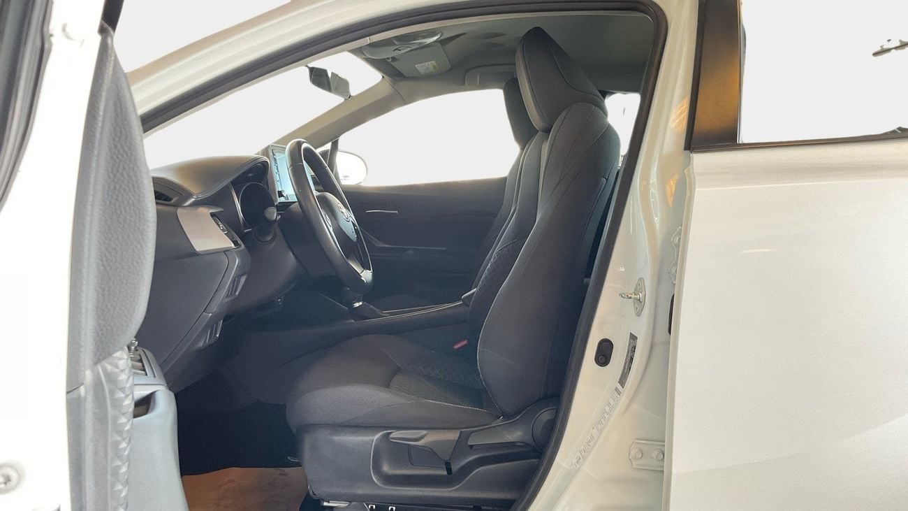 تويوتا CHR 1.8 VVT I-HYBRID GX AUTO | شامل الضمان | 0 ﺪﻔﻋﺓ ﺃﻮﻟﻯ