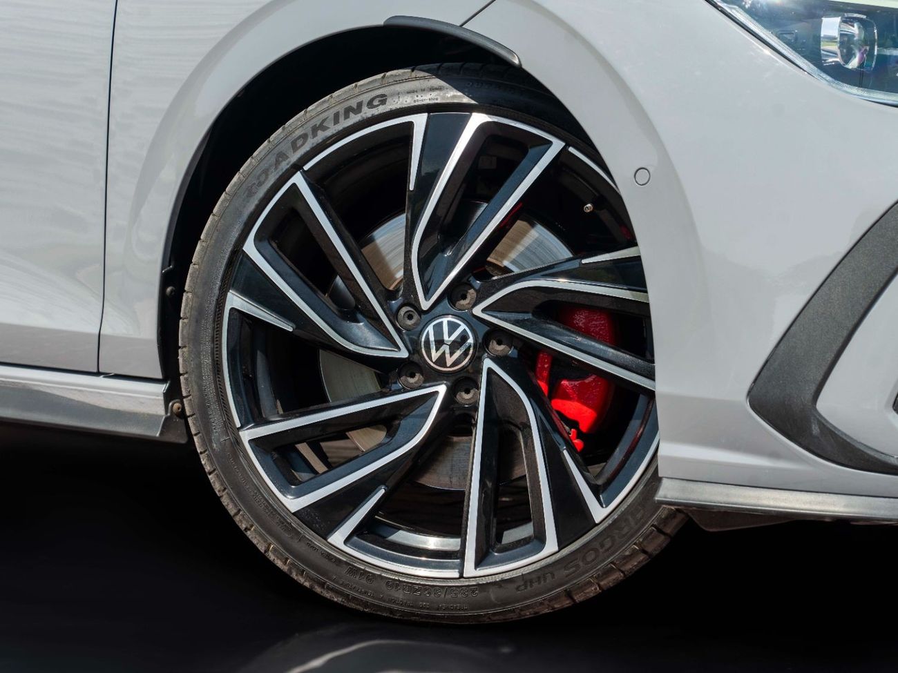 Volkswagen Golf GTI AED 1,808 PM • GTI P2 FULL • LOW KM • OFFICIAL VOLKSWAGEN WARRANTY UNTIL 2026 • STUNNING COLOUR